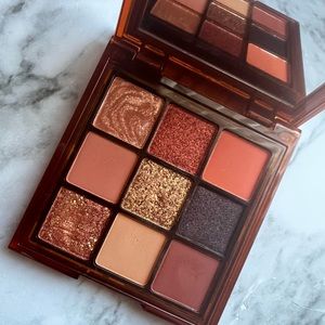Huda Carmel brown palette